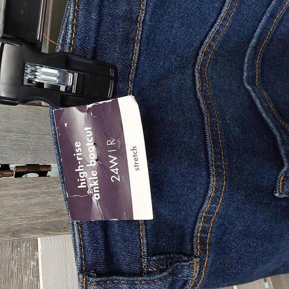 Women's High-Rise Relaxed Jeans - Ava & Viv | 24W - Picture 9 of 11